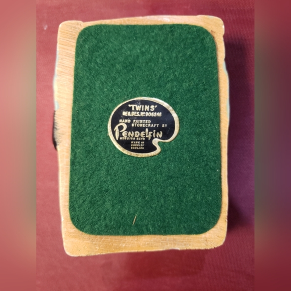 Vintage Twin Pendelfin Rabbits - Picture 3 of 4